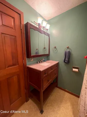 $425,000 | 7042 Oak Street, Bonners Ferry, ID 83805