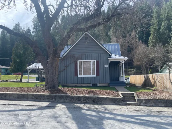 $425,000 | 7042 Oak Street, Bonners Ferry, ID 83805