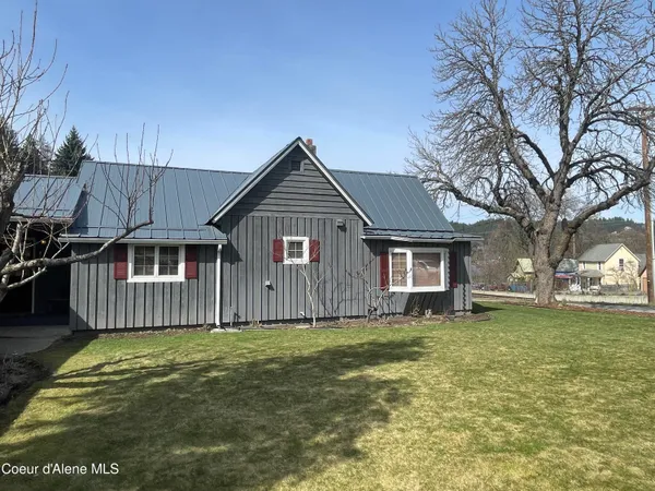 $425,000 | 7042 Oak Street, Bonners Ferry, ID 83805