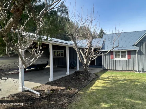 $425,000 | 7042 Oak Street, Bonners Ferry, ID 83805