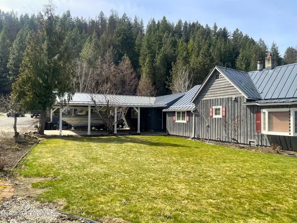 $425,000 | 7042 Oak Street, Bonners Ferry, ID 83805