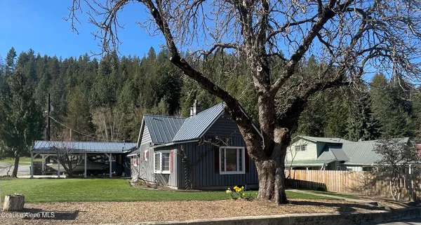 $425,000 | 7042 Oak Street, Bonners Ferry, ID 83805