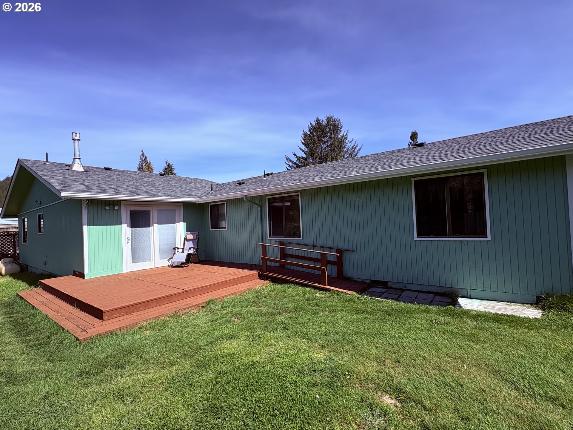 747 Evergreen Loop Reedsport, OR 97467 - Photo 5 of 21 Deck