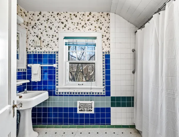 $325,000 | 346 McKinley Avenue, Eau Claire, WI 54701