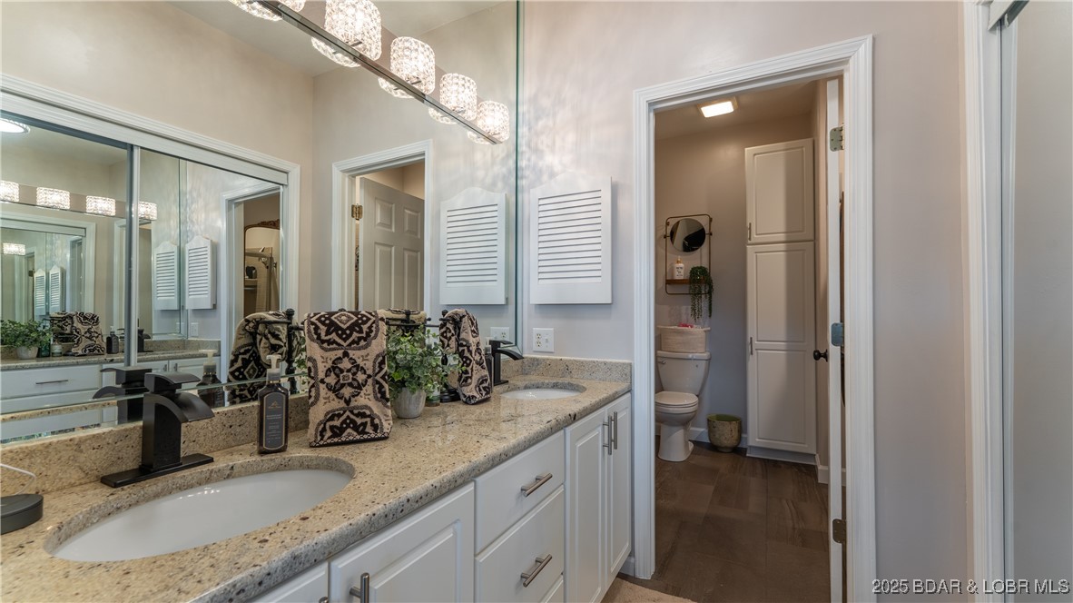 611 Lazy Days Road, Unit I6 Osage Beach, MO 65065 - Photo 14 of 44 Primary suite