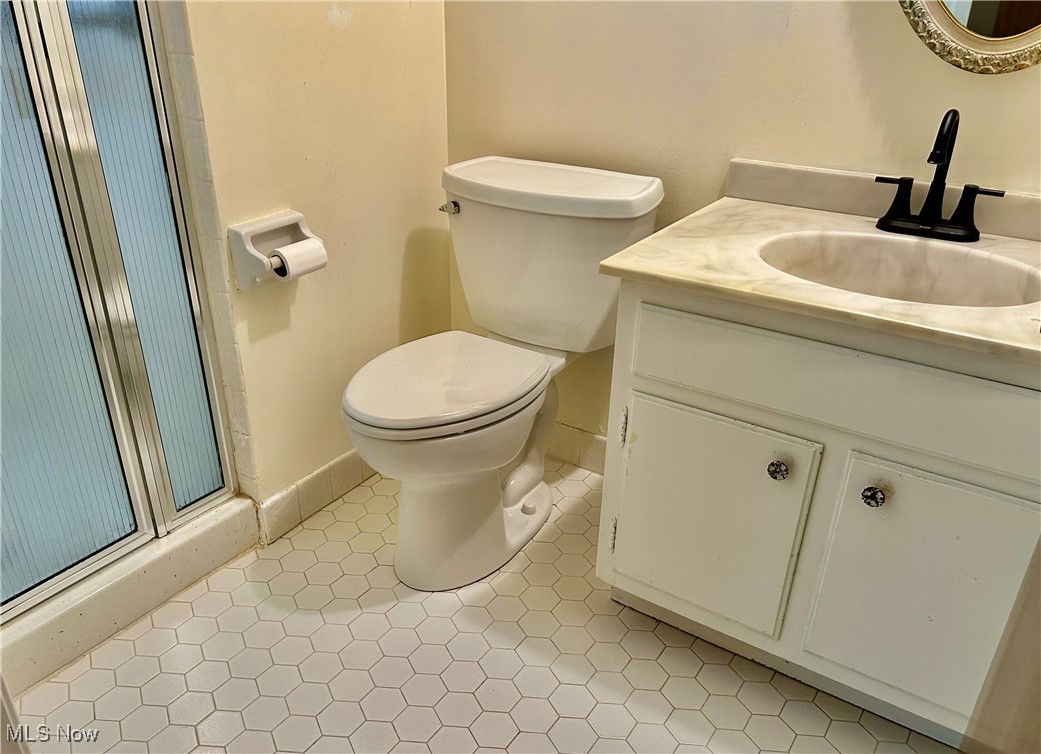 22555 Center Ridge Road, Unit 406 Rocky River, OH 44116 - Photo 14 of 21 Primary Full Bathroom