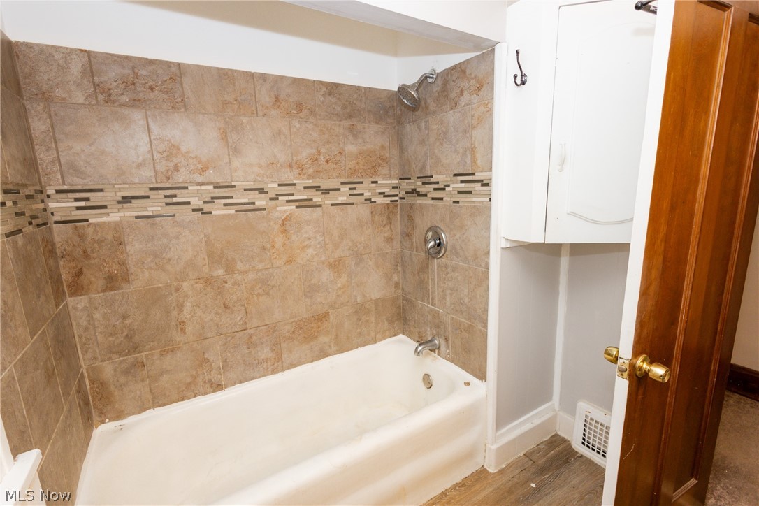 858 Roanoke Road Cleveland Heights, OH 44121 - Photo 11 of 27 Gallery Image 11