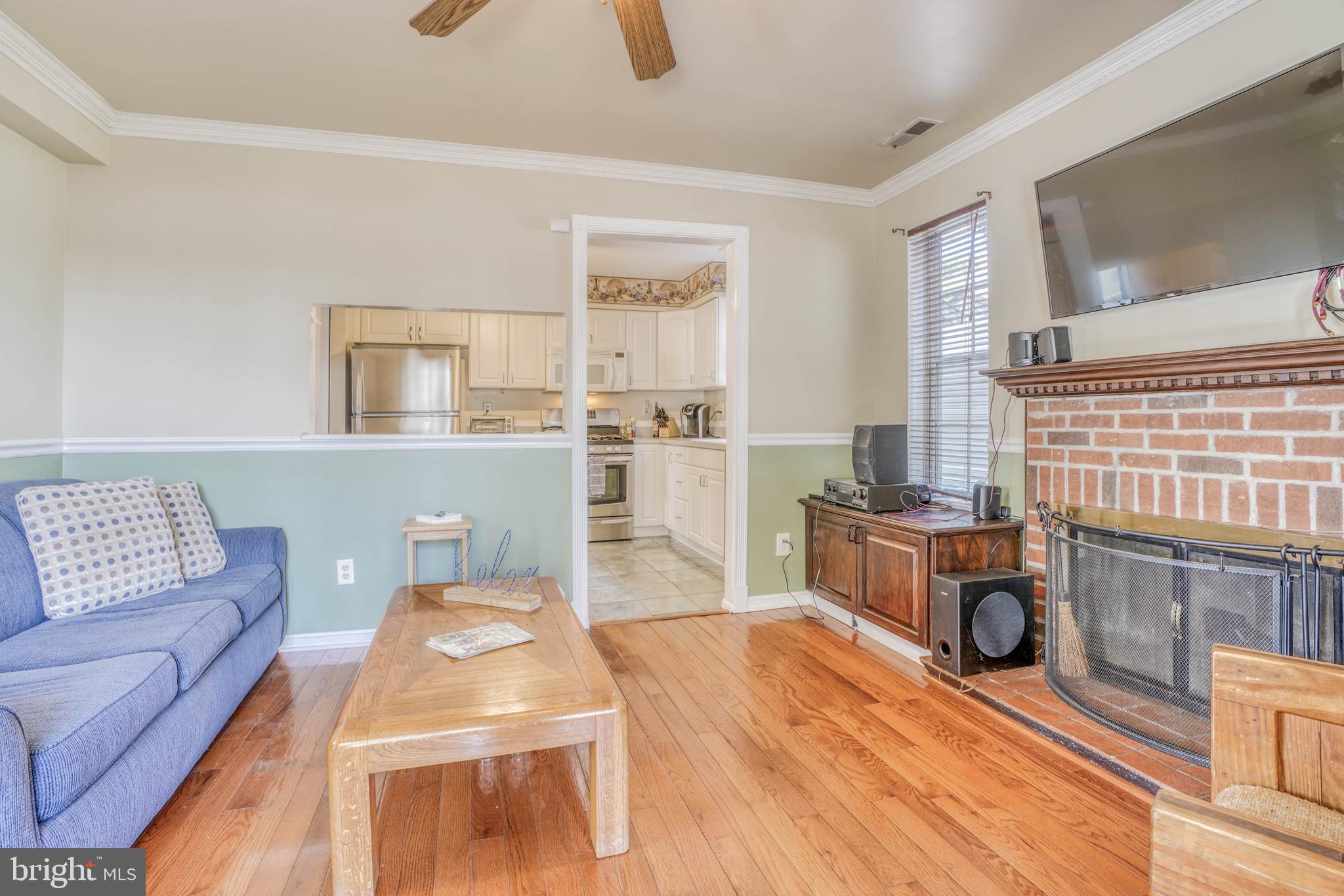 8605 Heathermill Road Baltimore, MD 21236 - Photo 11 of 50 FR - Pay attention on hardwood floor