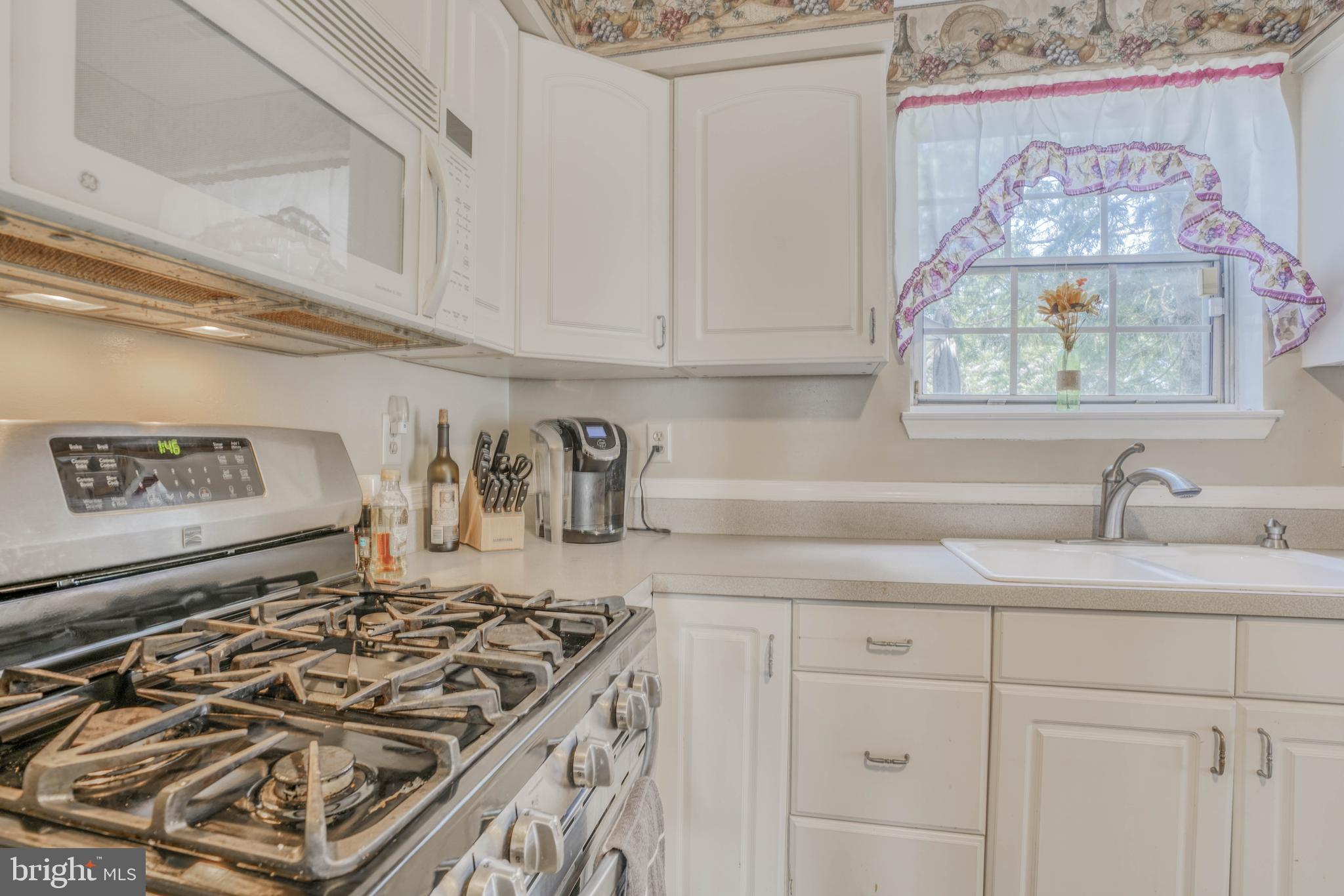 8605 Heathermill Road Baltimore, MD 21236 - Photo 7 of 50 Gas stove and built-in microwave