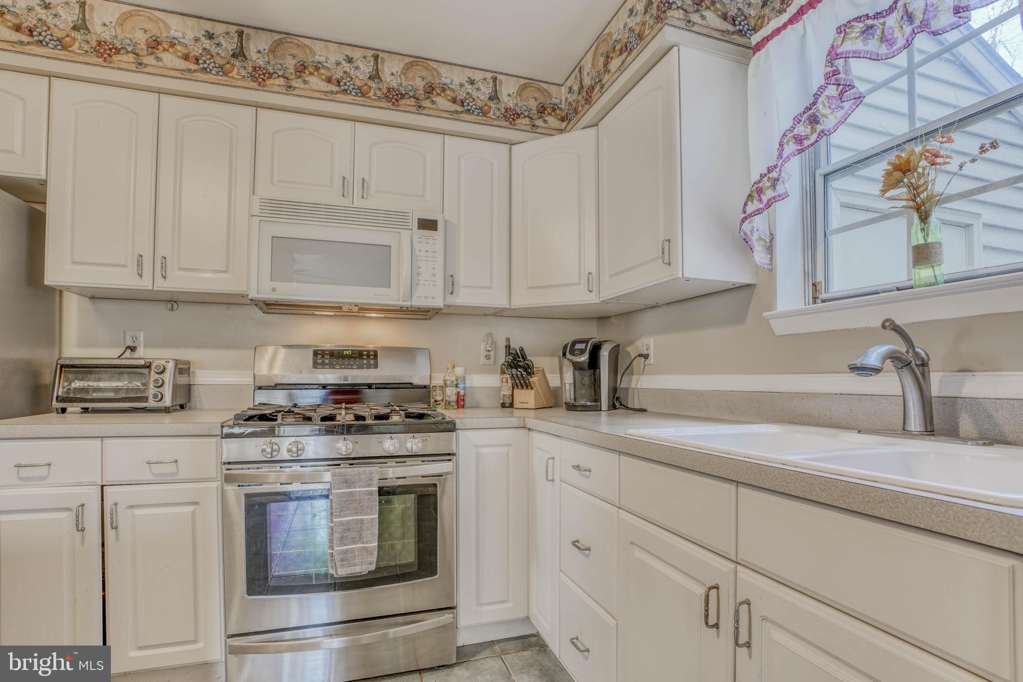 8605 Heathermill Road Baltimore, MD 21236 - Photo 9 of 50 A charming sink with a divider space