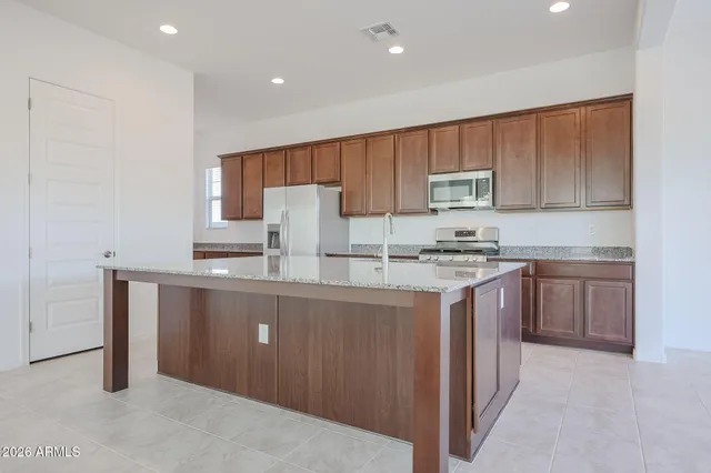 $2,800 | 7576 West Bronco Trail, Peoria, AZ 85383