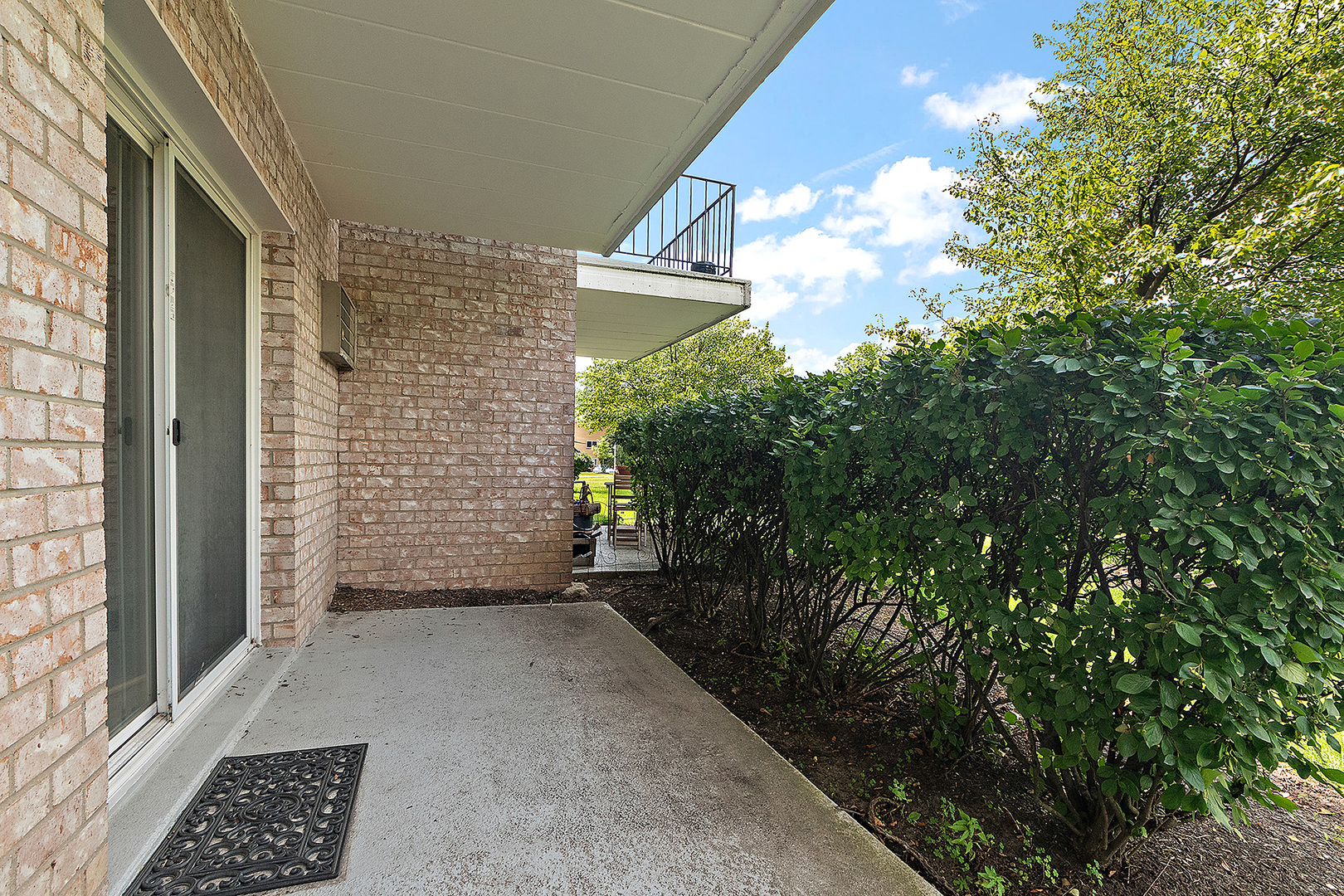 1000 South Lorraine Road, Unit 110 Wheaton, IL 60189 - Photo 26 of 29 a view of entryway with garden
