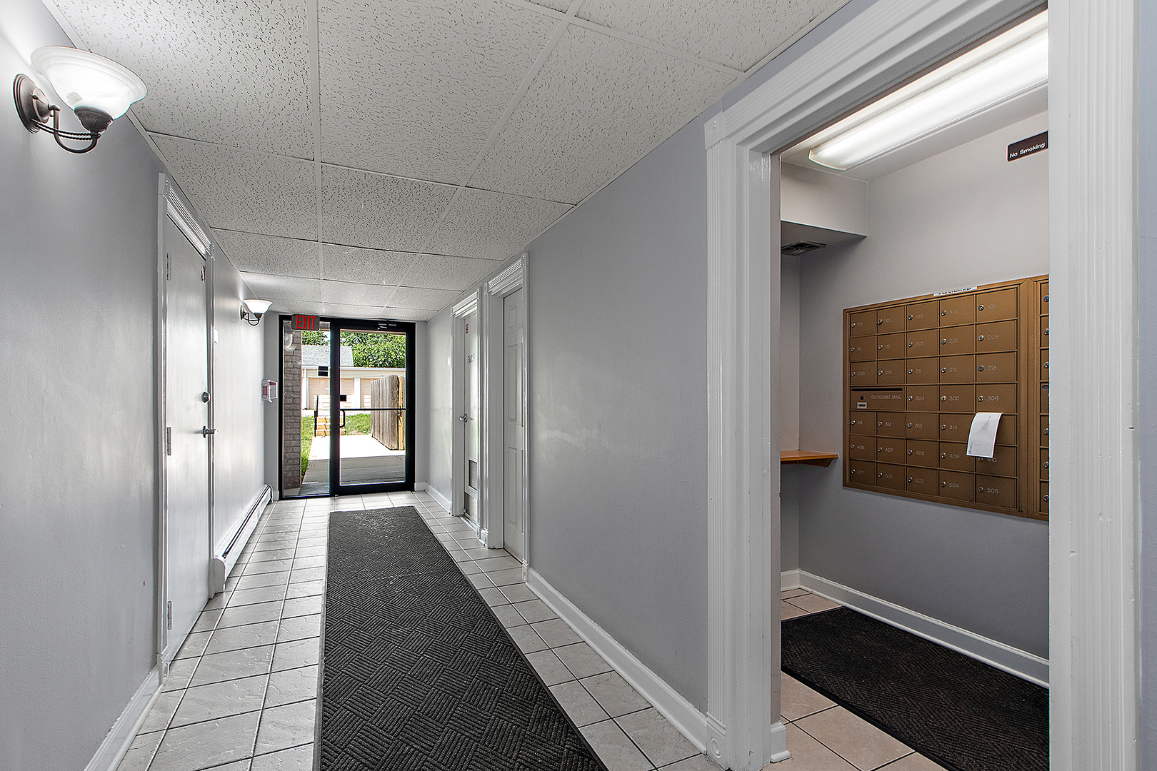 1000 South Lorraine Road, Unit 110 Wheaton, IL 60189 - Photo 6 of 29 a view of a hallway