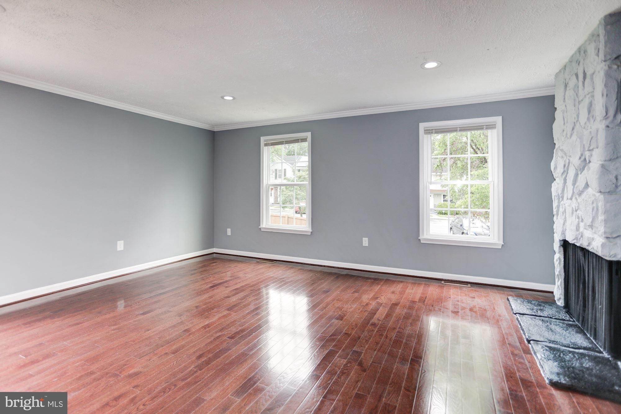 8453 Snowden Oaks Place Laurel, MD 20708 - Photo 11 of 37 Living Room