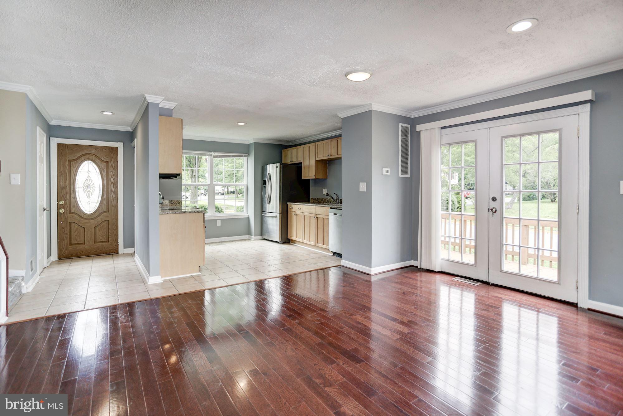 8453 Snowden Oaks Place Laurel, MD 20708 - Photo 10 of 37 LR/DR view from Rear