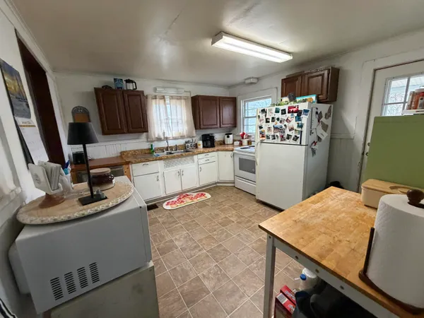 $189,900 | 63 South Howell Street, Hillsdale, MI 49242