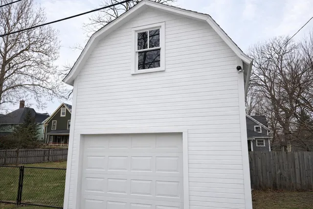 $189,900 | 63 South Howell Street, Hillsdale, MI 49242