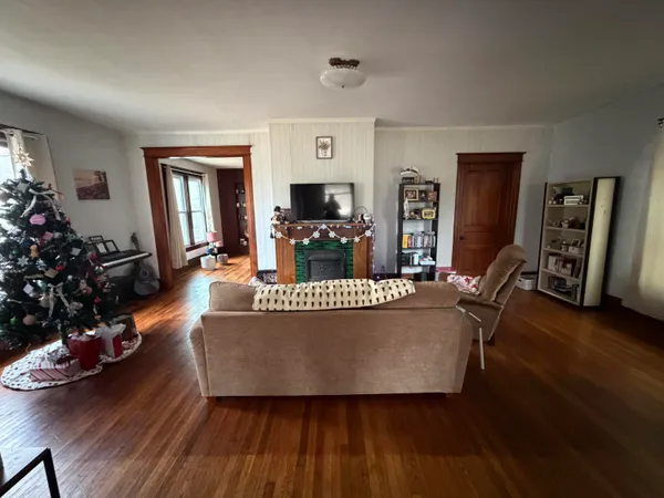 $189,900 | 63 South Howell Street, Hillsdale, MI 49242