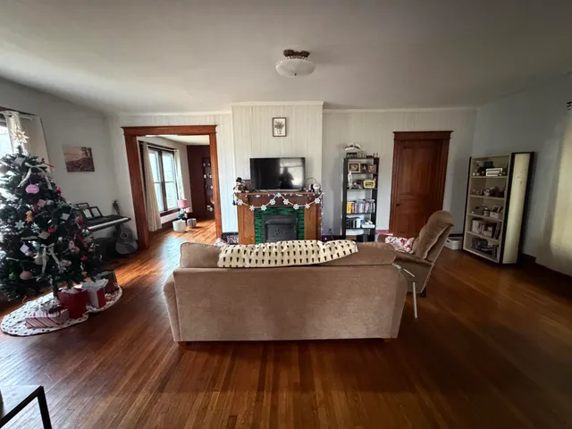 $189,900 | 63 South Howell Street, Hillsdale, MI 49242