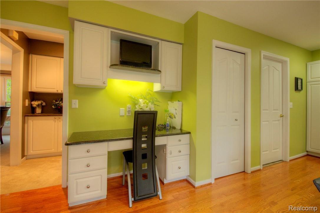 46401 Mornington Road Canton, MI 48188 - Photo 15 of 56 15 Kitchen.jpg
