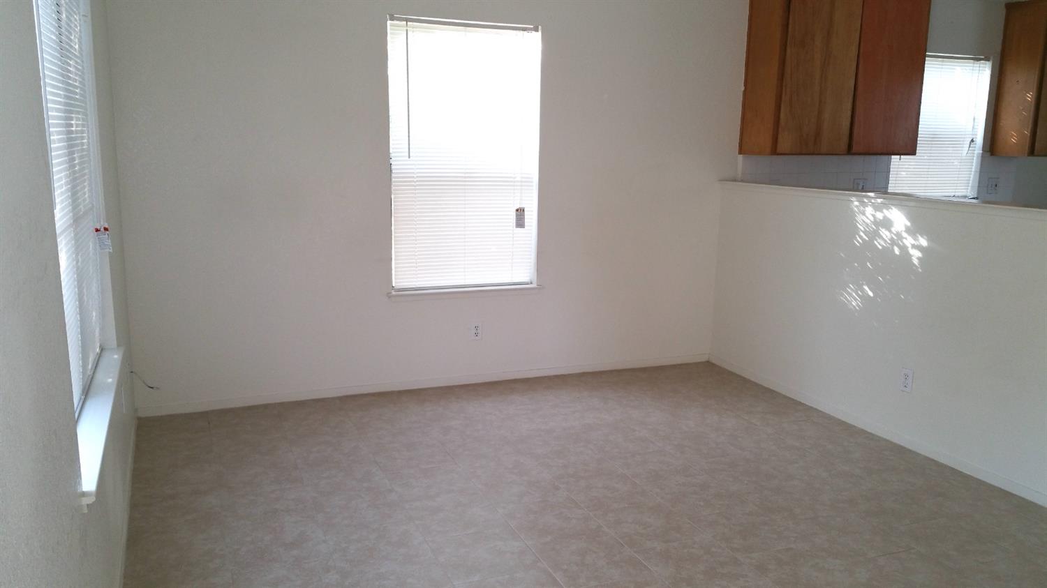 973 North Kady Avenue Reedley, CA 93654 - Photo 3 of 19