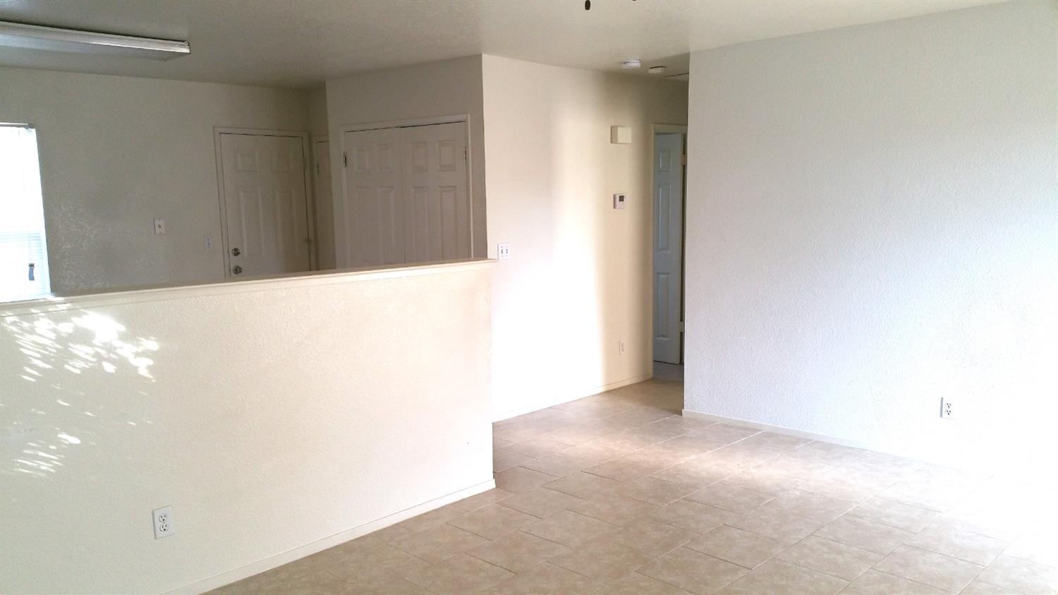 973 North Kady Avenue Reedley, CA 93654 - Photo 4 of 19