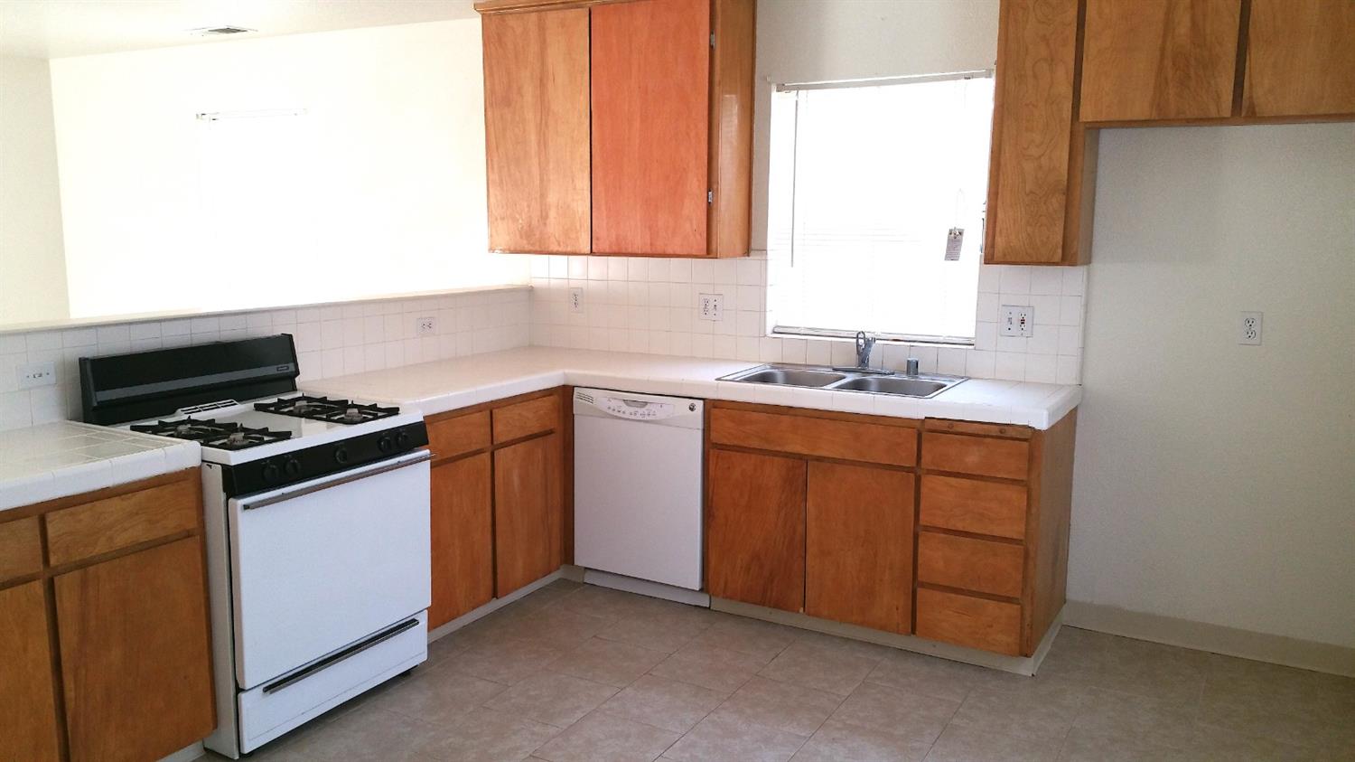 973 North Kady Avenue Reedley, CA 93654 - Photo 6 of 19