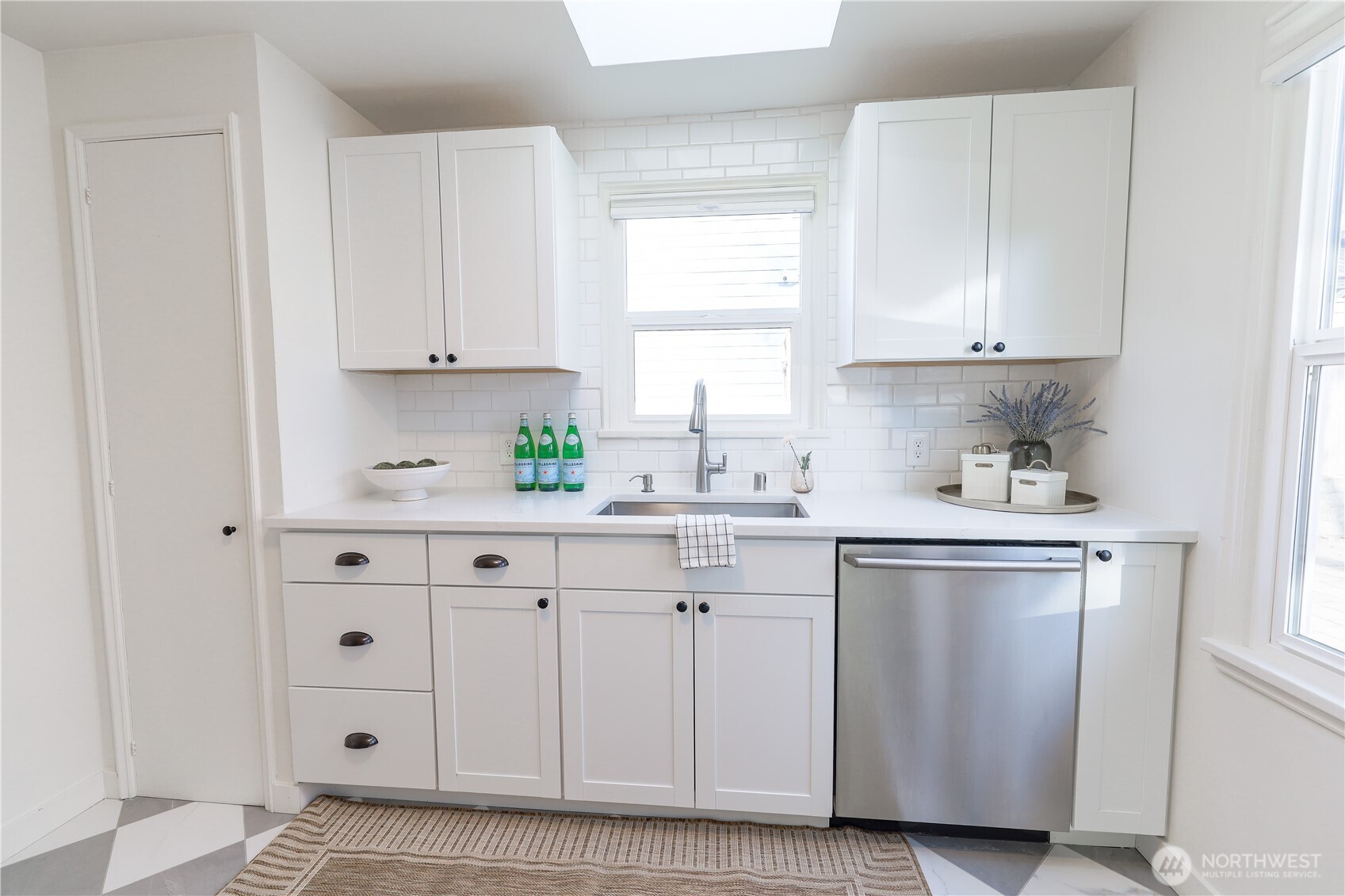 6012 40th Avenue Northeast Seattle, WA 98115 - Photo 12 of 25