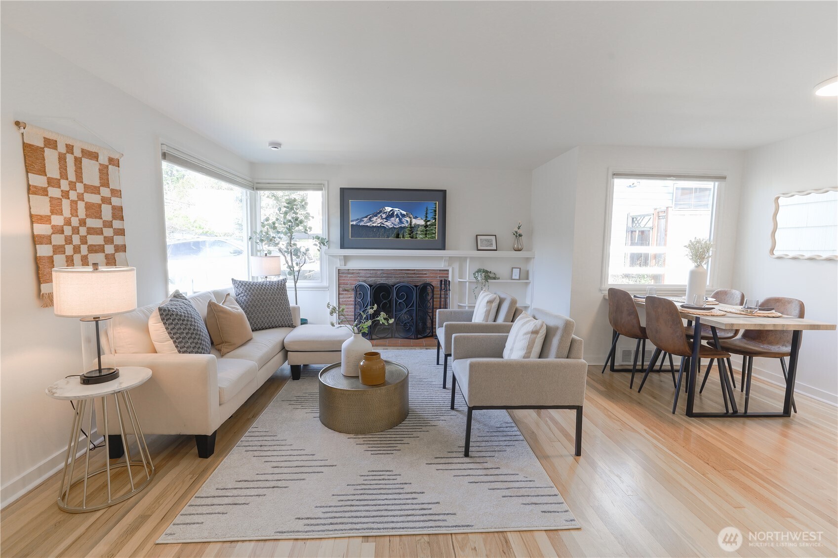 6012 40th Avenue Northeast Seattle, WA 98115 - Photo 2 of 25