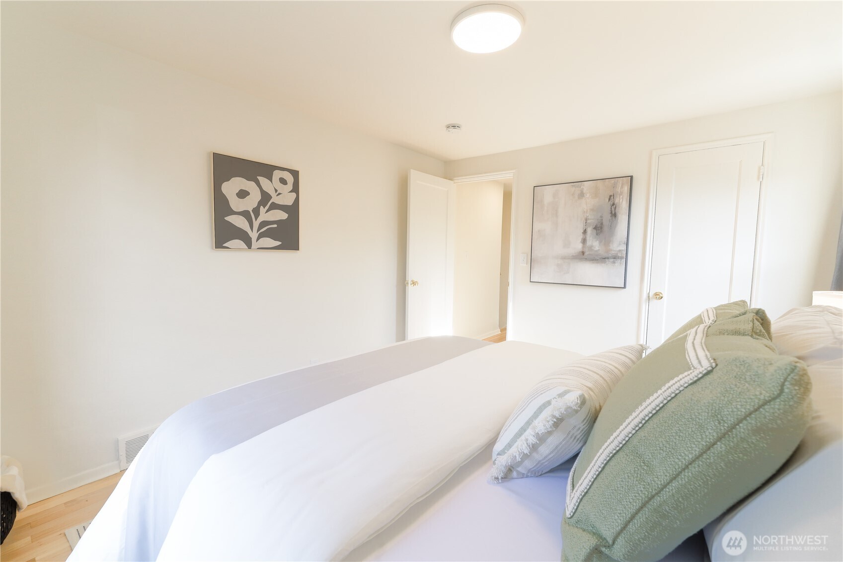 6012 40th Avenue Northeast Seattle, WA 98115 - Photo 8 of 25