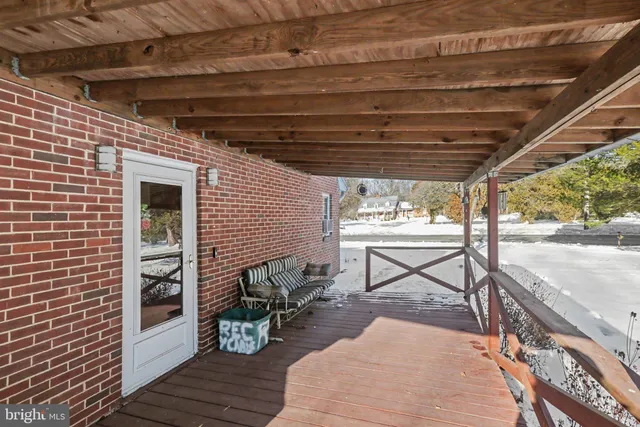 a picture of a wall with a couple of white walls