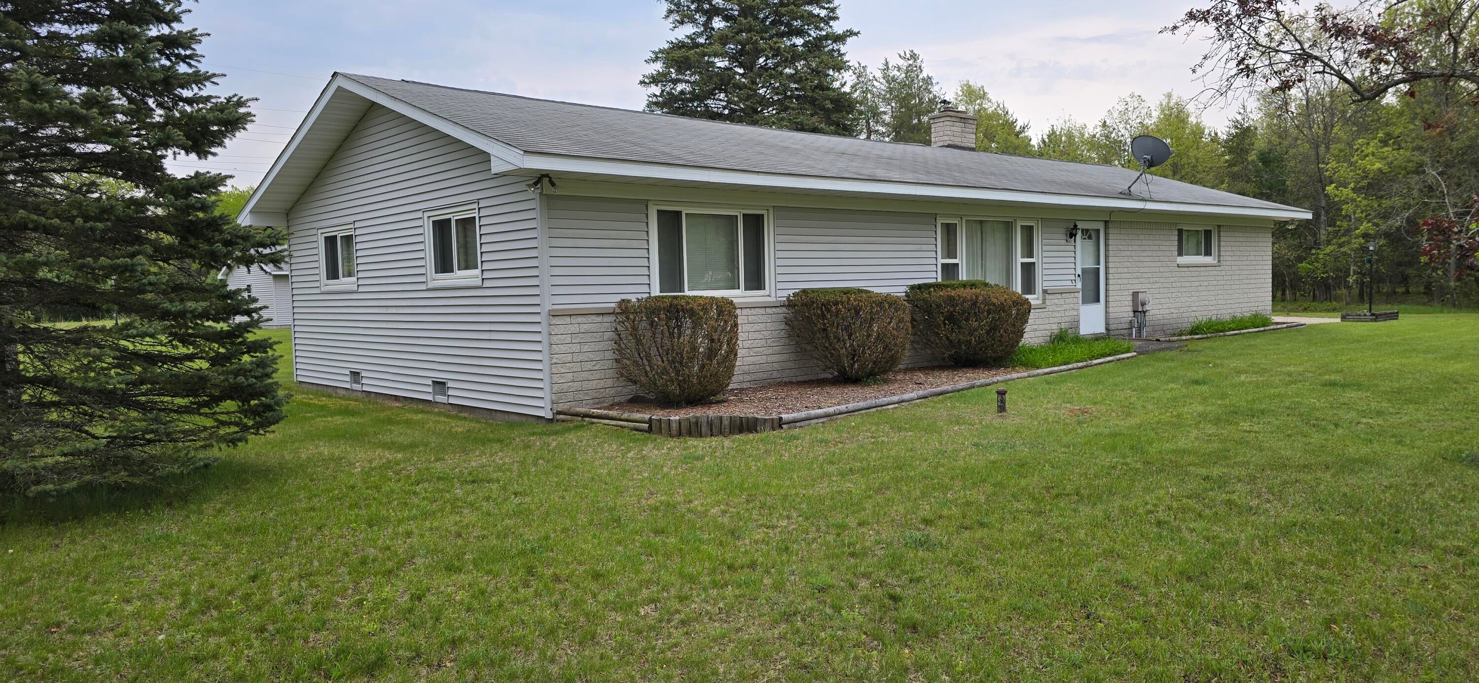 11241 South Grayling Road Roscommon, MI 48653 - Photo 10 of 45 20250530_123233