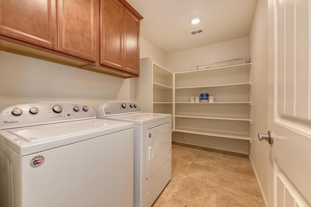 3231 Foxton Way Rancho Cordova, CA 95670 - Photo 19 of 29 a utility room with dryer and washer