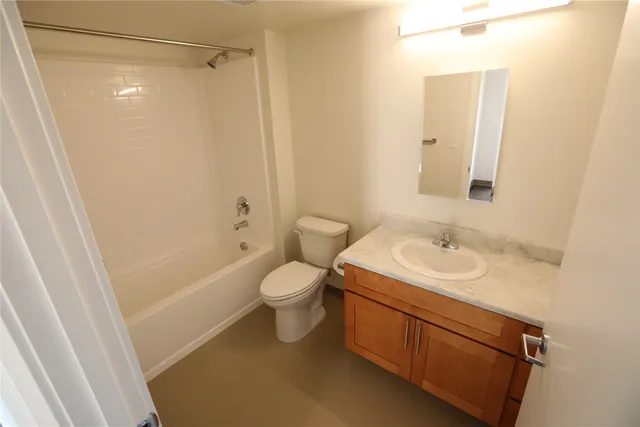 $1,152 | 900 North Oak Harbor Street, Oak Harbor, WA 98277