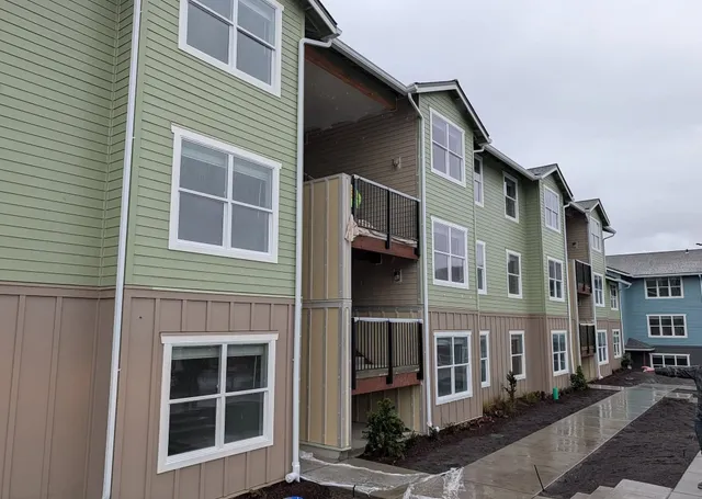 $1,152 | 900 North Oak Harbor Street, Oak Harbor, WA 98277