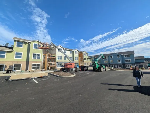 $1,152 | 900 North Oak Harbor Street, Oak Harbor, WA 98277