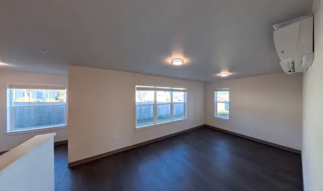 $1,152 | 900 North Oak Harbor Street, Oak Harbor, WA 98277