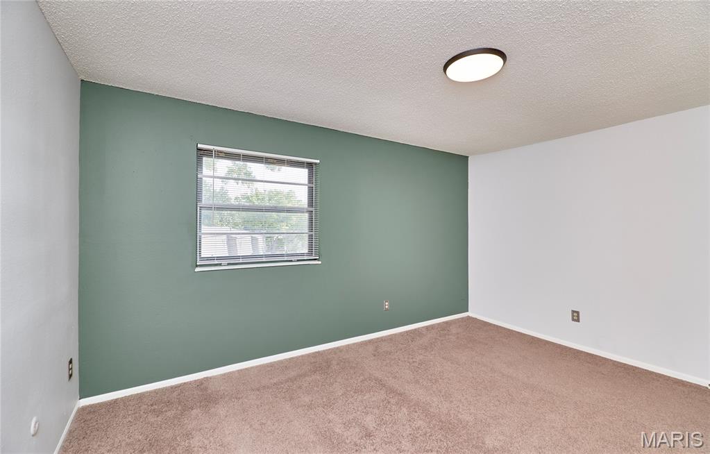 221 Braeshire Drive, Unit A Ballwin, MO 63021 - Photo 18 of 32