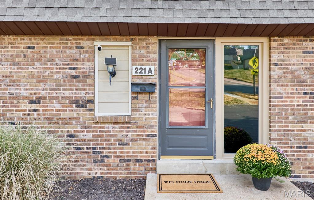 221 Braeshire Drive, Unit A Ballwin, MO 63021 - Photo 2 of 32