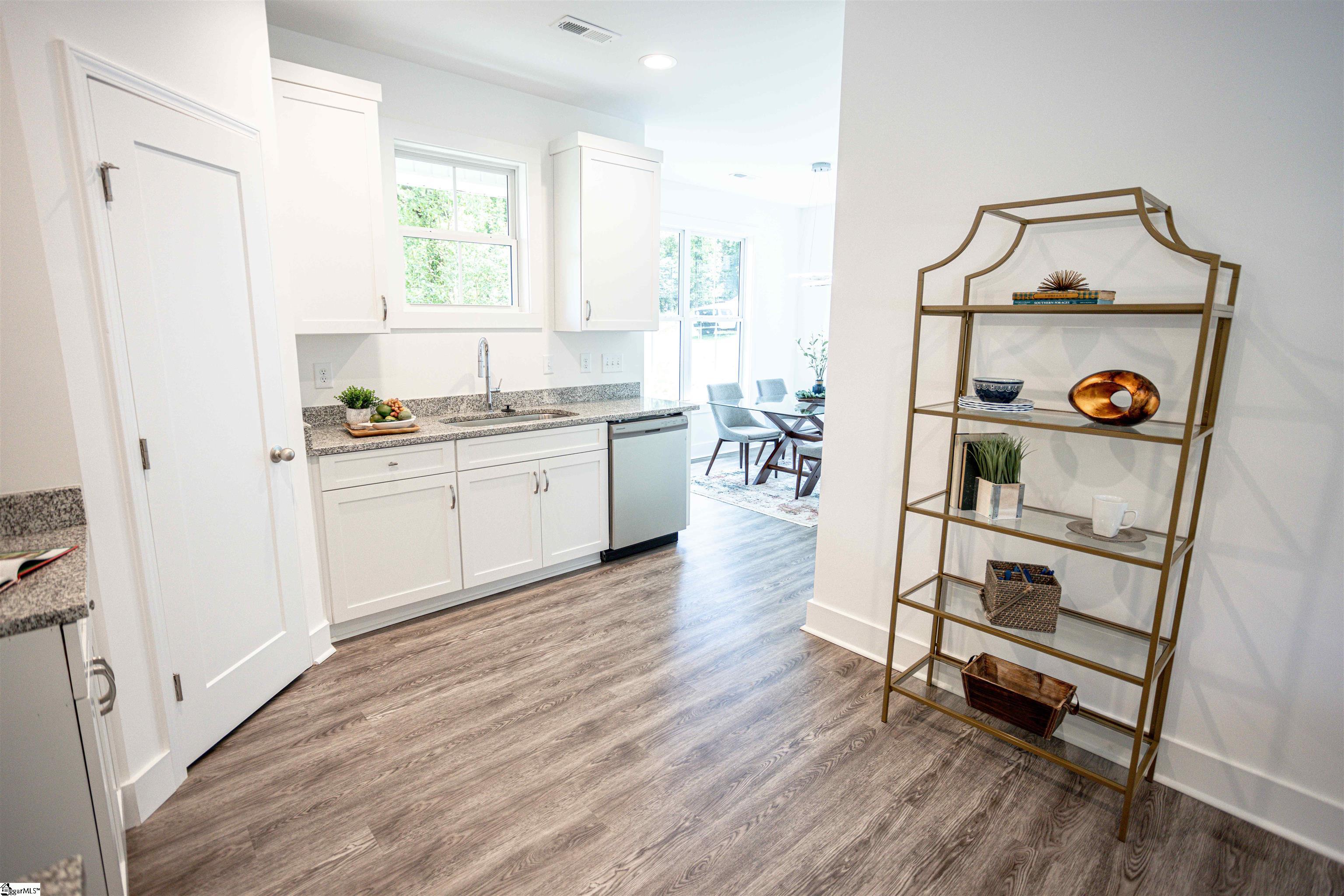 16 Clark Street Greenville, SC 29607 - Photo 8 of 34 Gallery Image 8