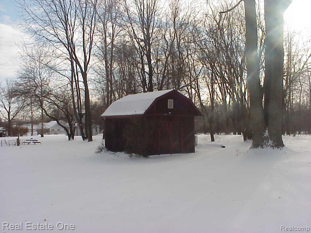 9534 Wayne Road Livonia, MI 48150 - Photo 3 of 13 Shed