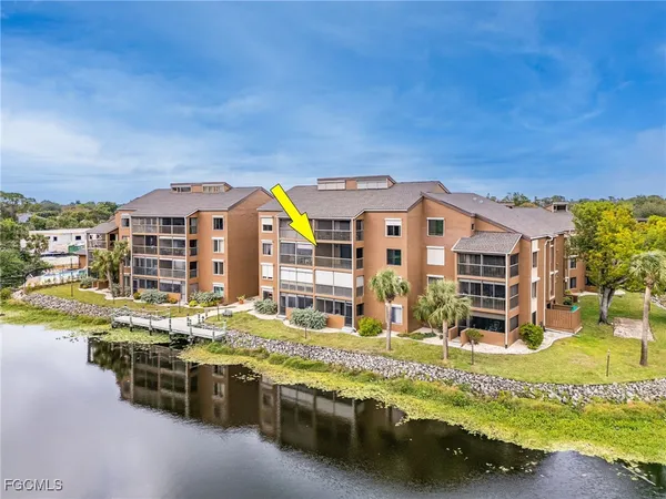$195,000 | 2067 West Lakeview Boulevard, Unit 8, North Fort Myers, FL 33903