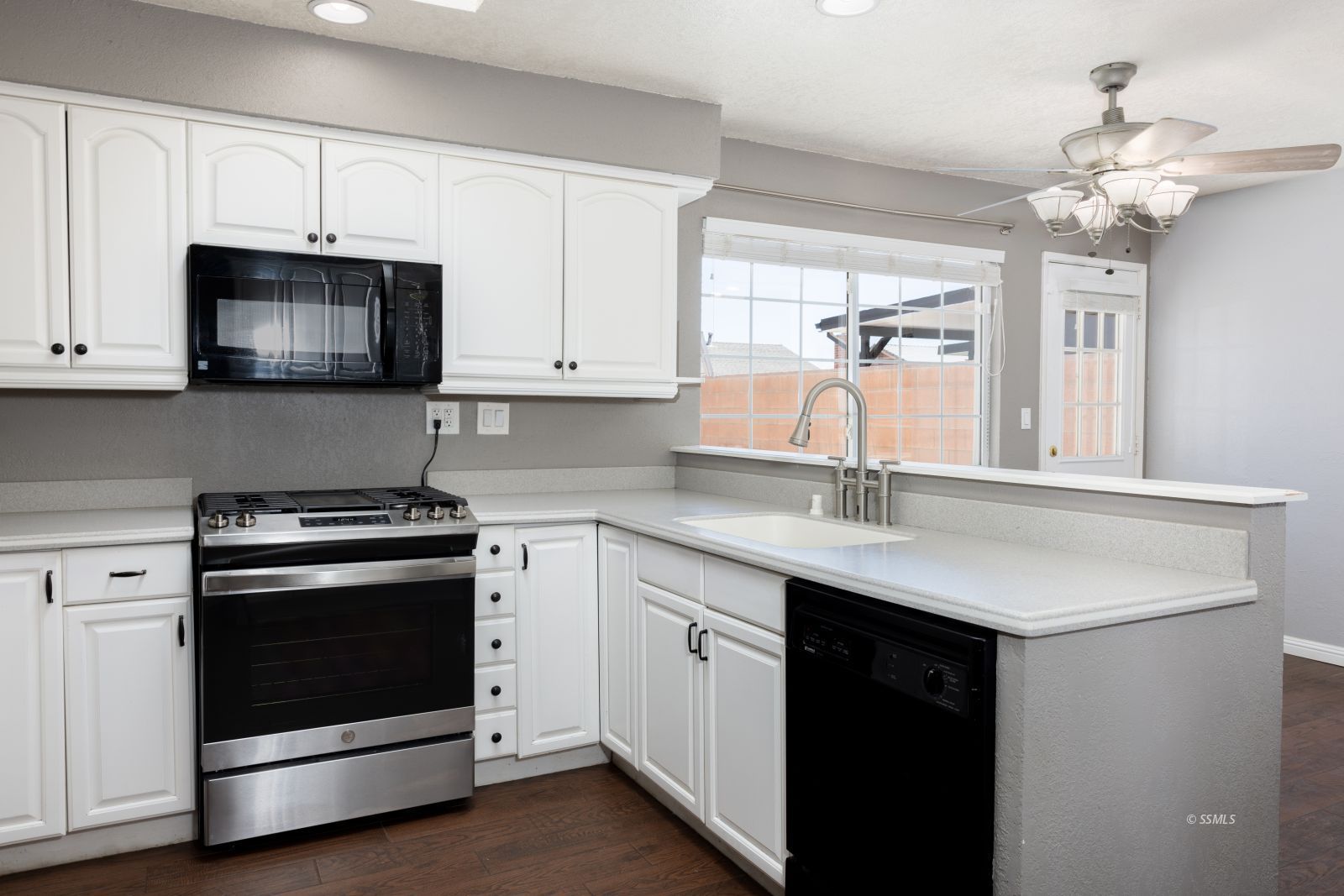 542 South Warner Street Ridgecrest, CA 93555 - Photo 9 of 33 a kitchen with stainless steel appliances a sink stove and microwave
