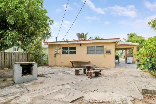 $345,000 | 162 West 24th Street, Riviera Beach, FL 33404