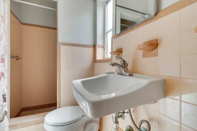 $345,000 | 162 West 24th Street, Riviera Beach, FL 33404