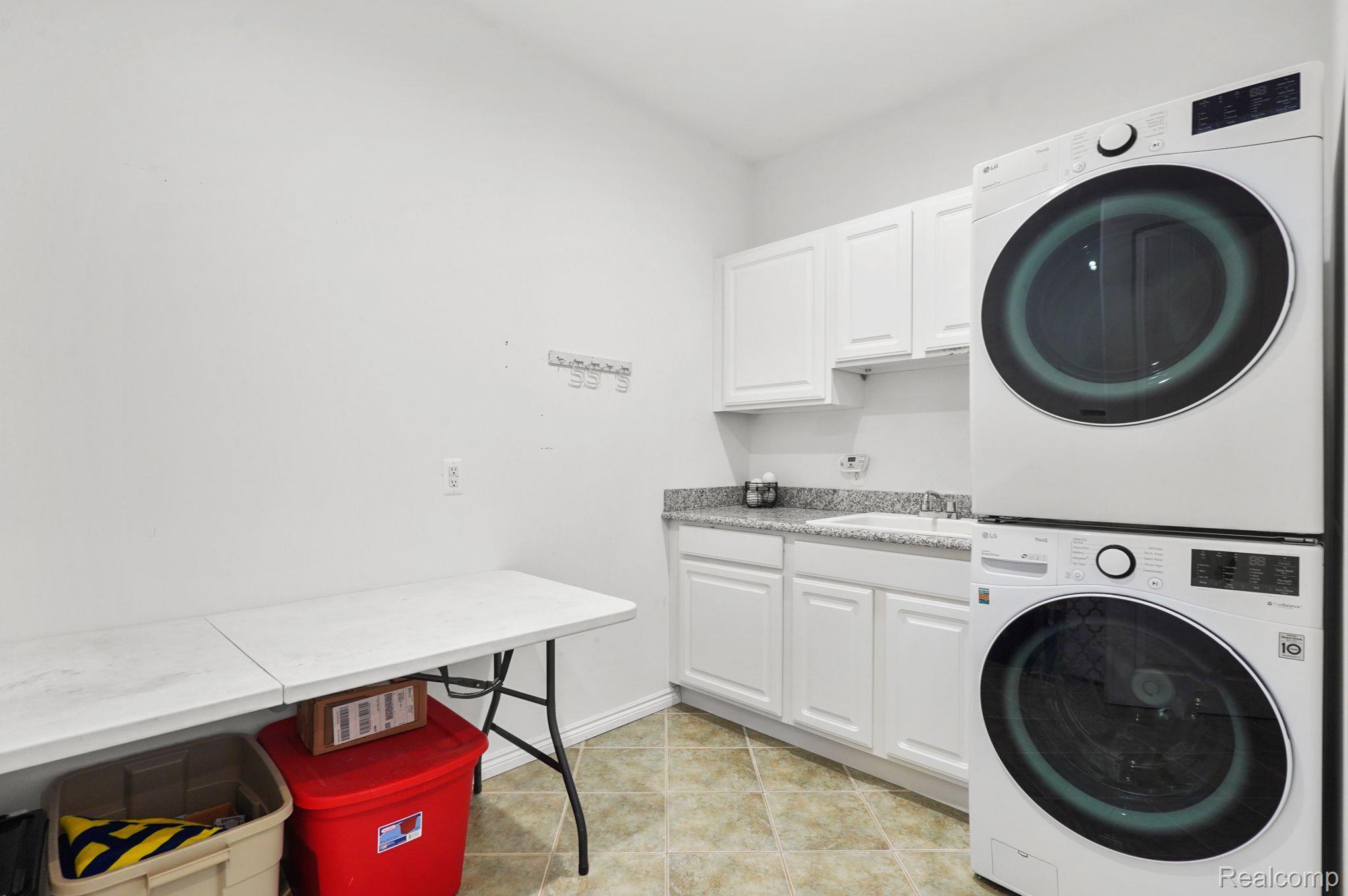 78007 Angling Road Richmond, MI 48062 - Photo 21 of 46 Large laundry room