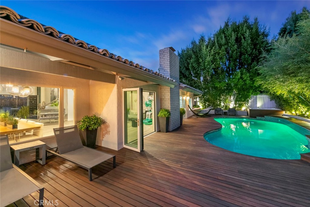 13692 Jenet Circle Santa Ana, CA 92705 - Photo 16 of 68 a view of a chairs and tables in the patio