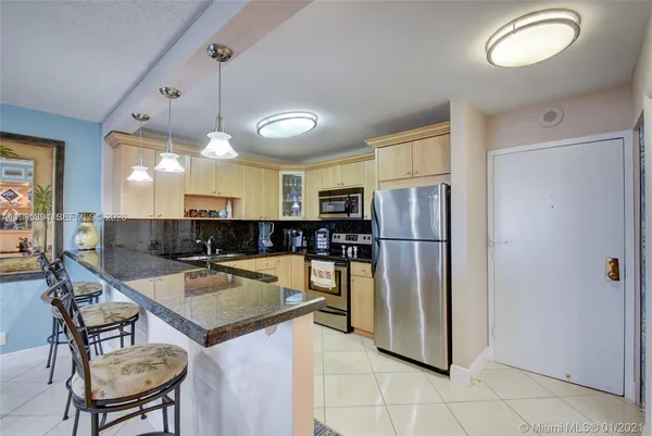 $2,400 | 3800 South Ocean Drive, Unit 902, Hollywood, FL 33019