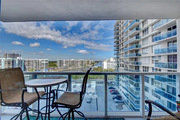 $2,400 | 3800 South Ocean Drive, Unit 902, Hollywood, FL 33019