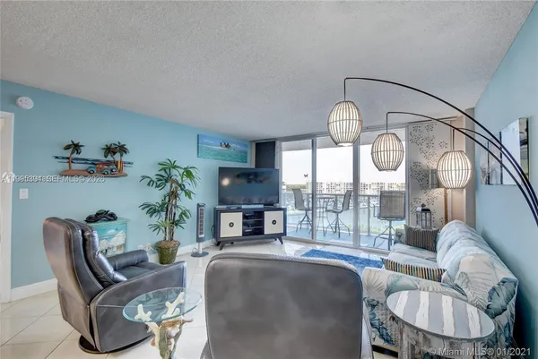 $2,400 | 3800 South Ocean Drive, Unit 902, Hollywood, FL 33019